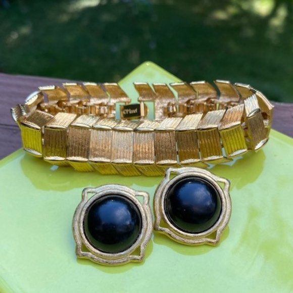 VTG MONET Brushed Gold Chain Link Bracelet and Earrings SET